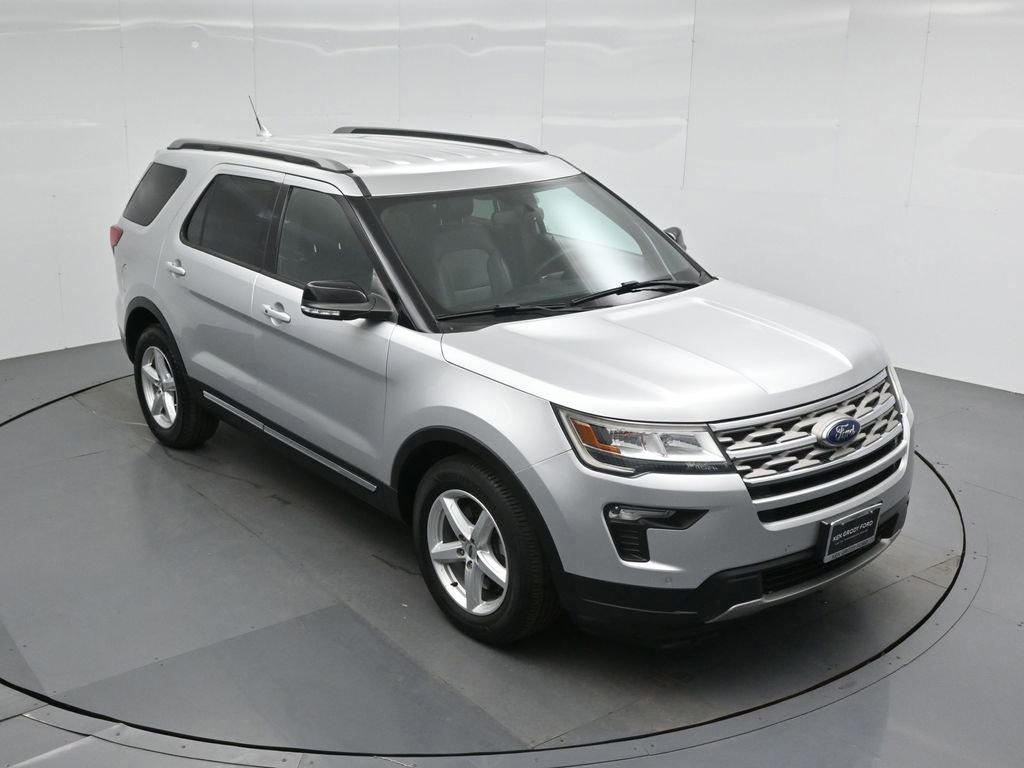 Certified 2018 Ford Explorer XLT w/ Equipment Group 202A image 5