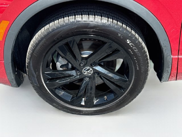 Used 2024 Volkswagen Tiguan SE R-Line AWD/4WD image 34
