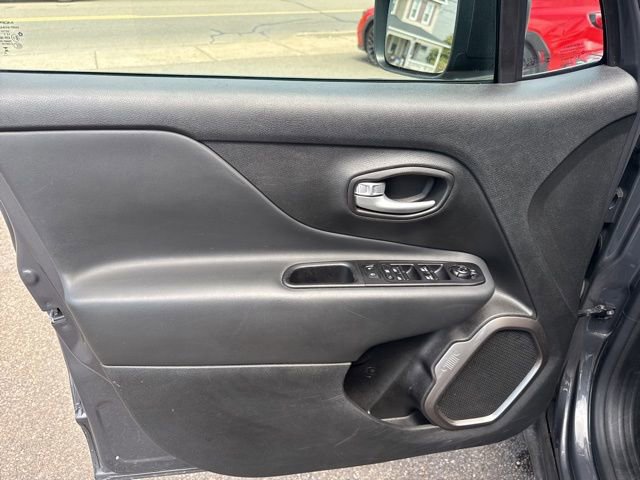 Used 2023 Jeep Renegade Latitude AWD/4WD image 15