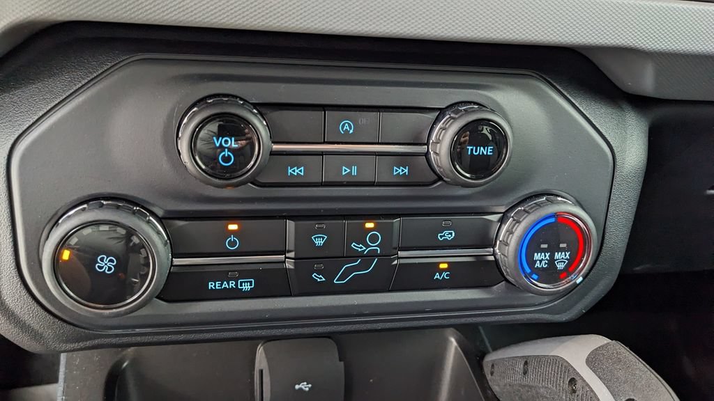 Certified 2023 Ford Bronco Big Bend w/ Sasquatch Package AWD/4WD image 27