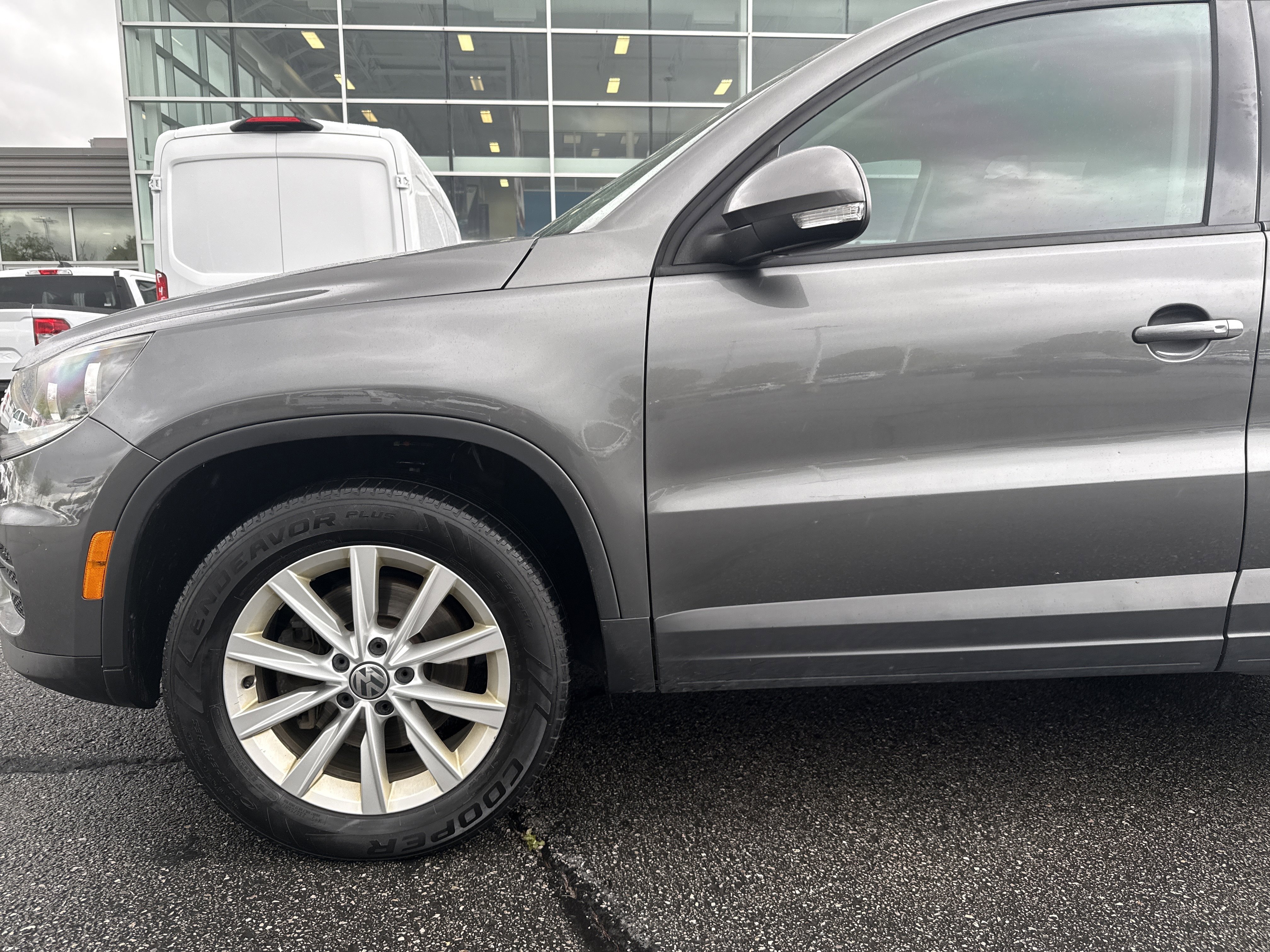 Used 2018 Volkswagen Tiguan Limited w/ Premium Package image 9