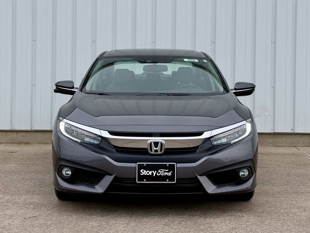 Used 2018 Honda Civic Touring image 9