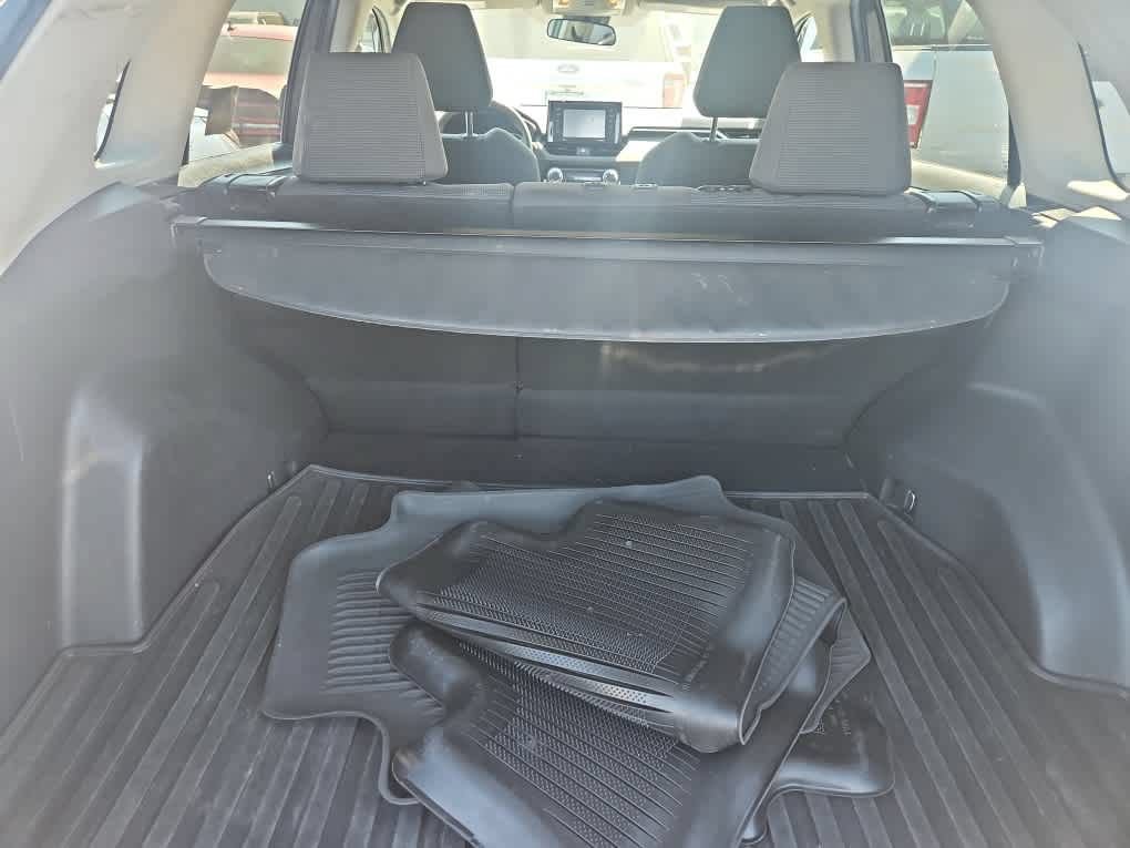 Used 2021 Toyota RAV4 LE AWD/4WD image 9