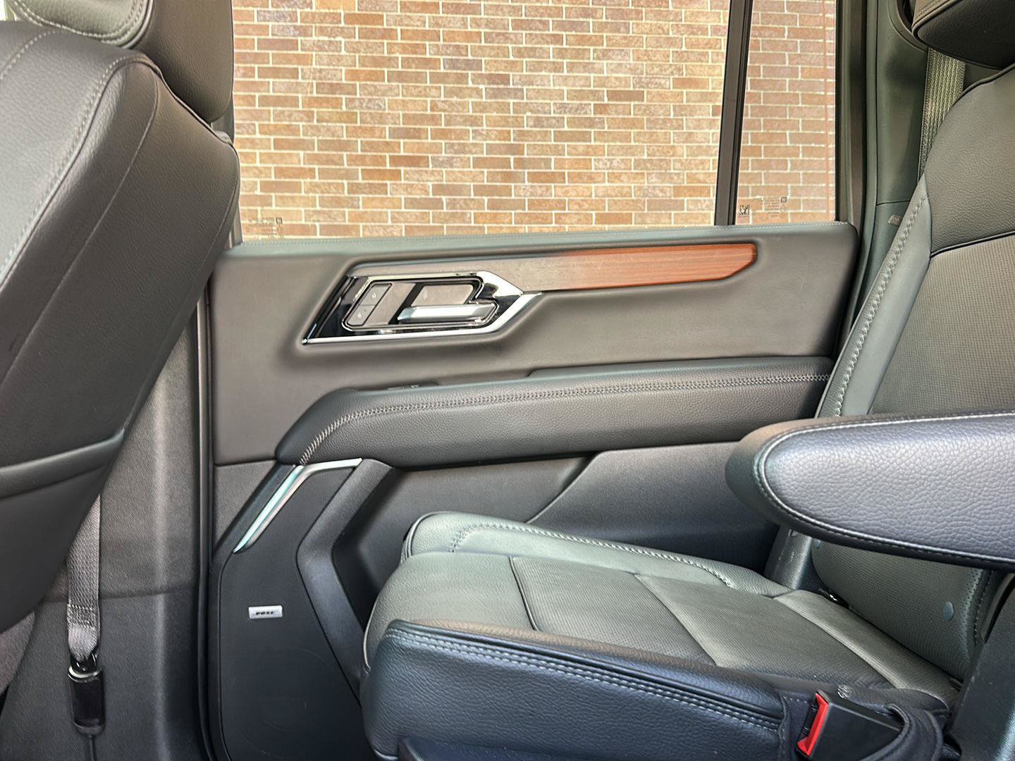 Used 2025 GMC Yukon XL Denali RWD image 26