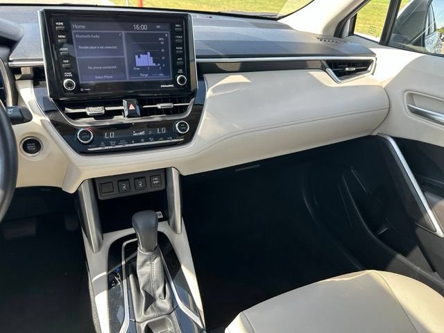 Used 2022 Toyota Corolla Cross XLE w/ Convenience Package FWD image 14