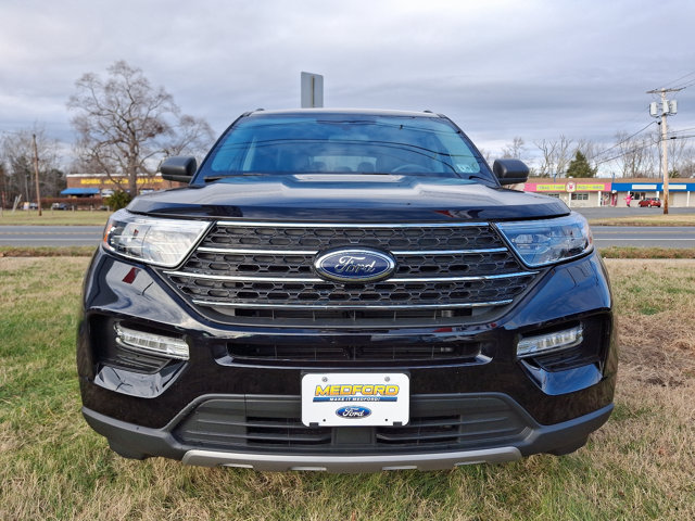 Certified 2024 Ford Explorer XLT w/ Equipment Group 202A AWD/4WD image 2