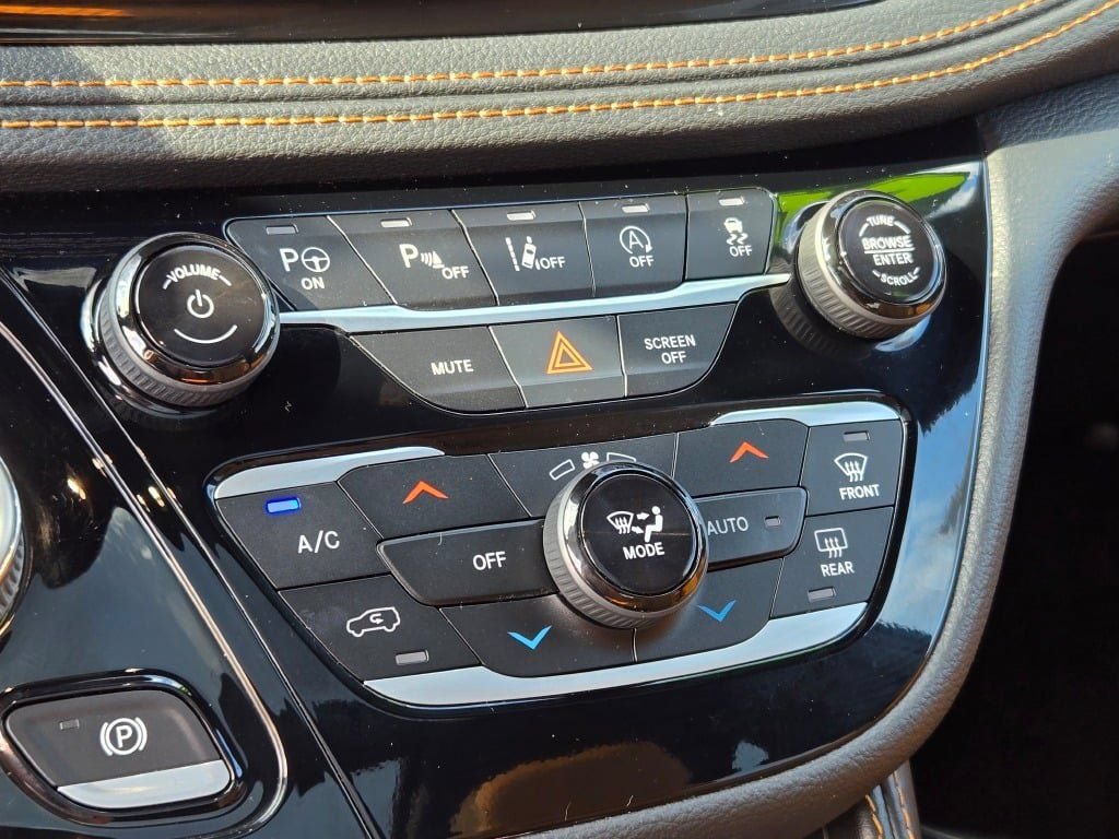Used 2022 Chrysler Pacifica Pinnacle AWD/4WD image 35