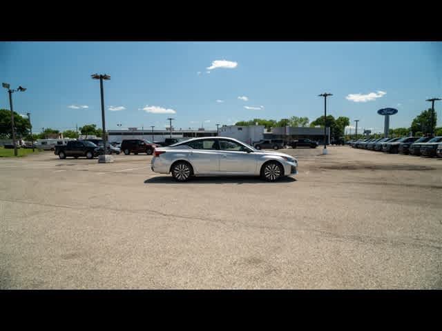 Used 2024 Nissan Altima 2.5 SV FWD image 36