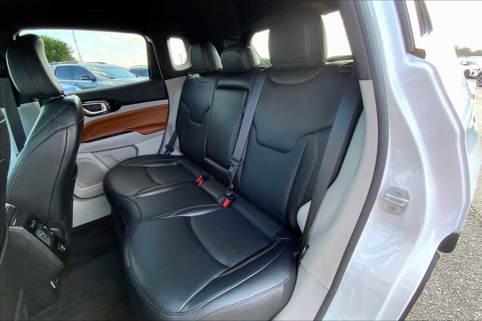 Used 2023 Jeep Compass Limited image 20