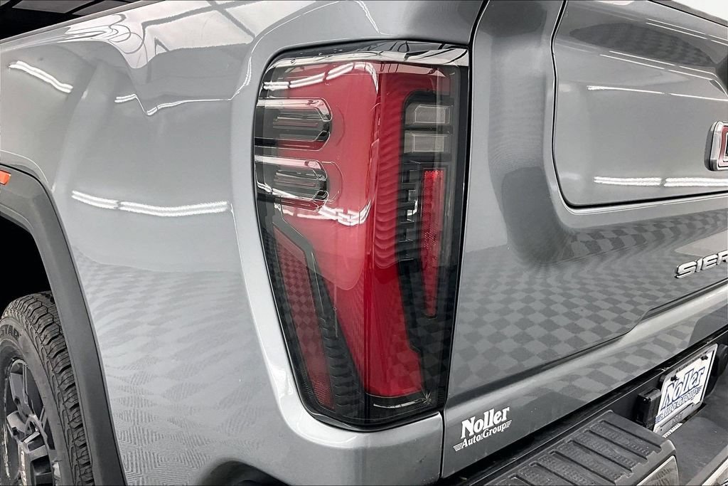 Used 2024 GMC Sierra 3500 AT4 w/ Technology Package AWD/4WD image 31