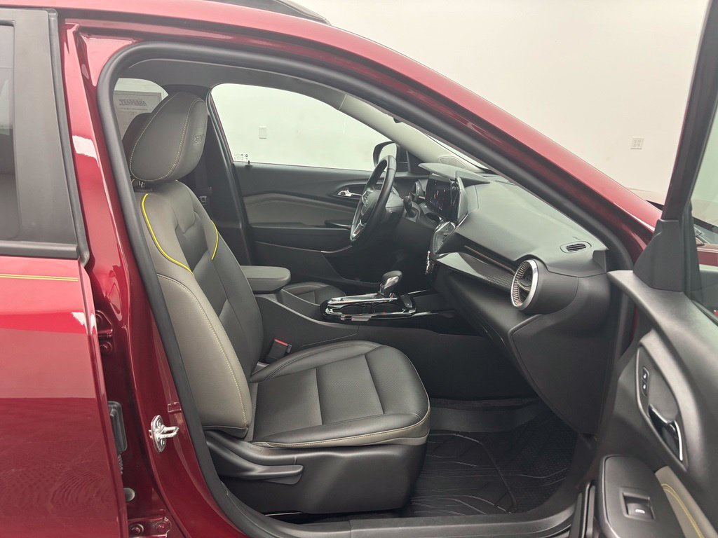 Used 2024 Chevrolet Trax ACTIV w/ Driver Confidence Package FWD image 30