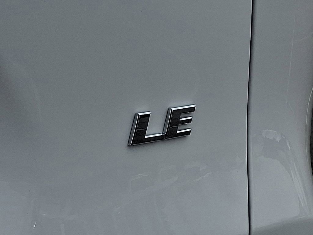 Used 2021 Toyota RAV4 LE image 30