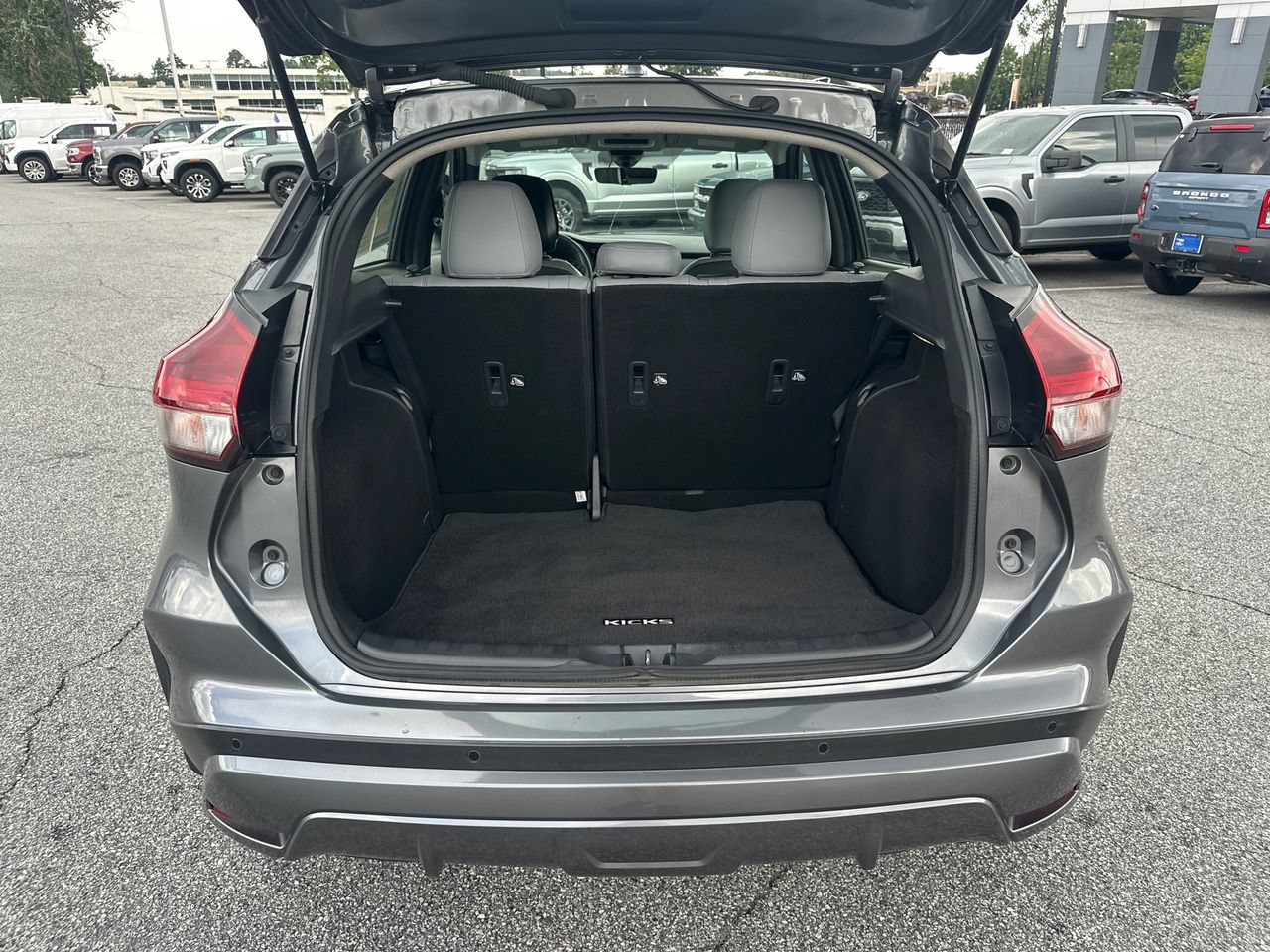 Used 2023 Nissan Kicks SR w/ SR Premium Package FWD image 20
