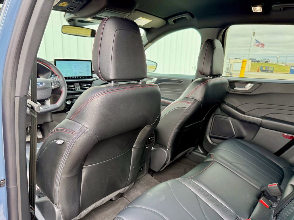 Certified 2025 Ford Escape ST-Line Elite w/ Premium Technology Package image 13