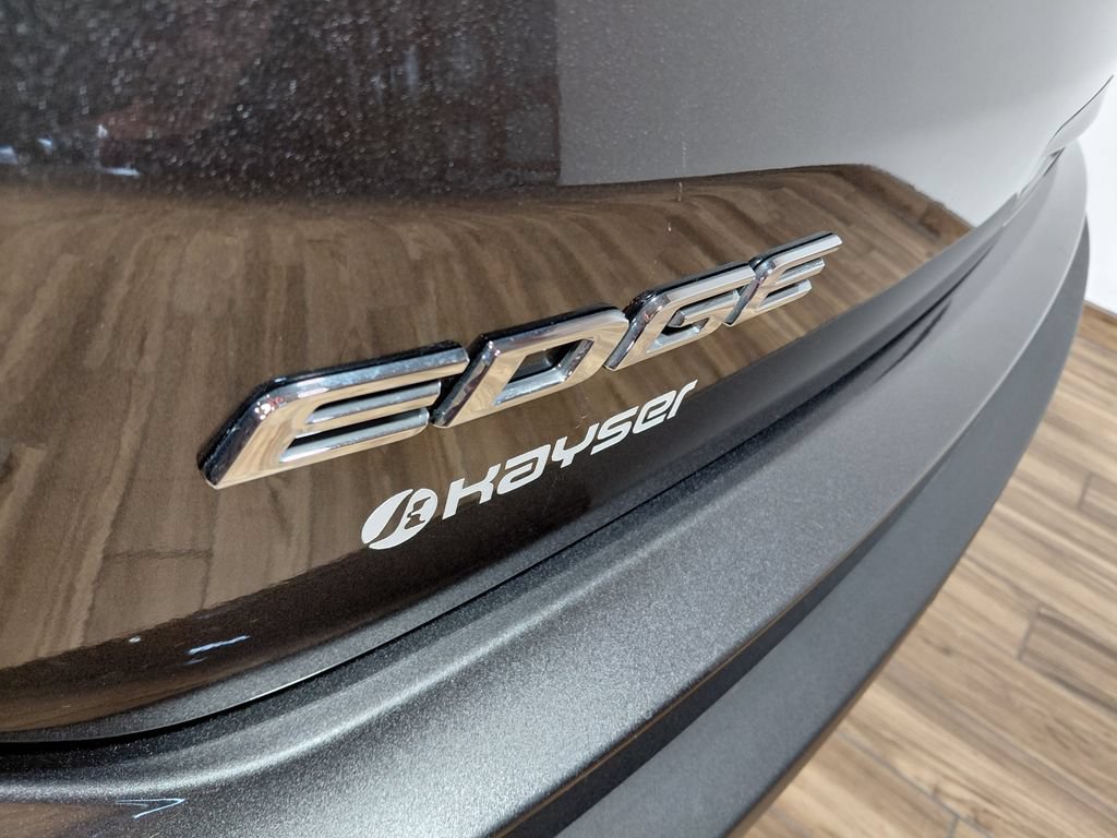 Certified 2020 Ford Edge Titanium AWD/4WD image 17