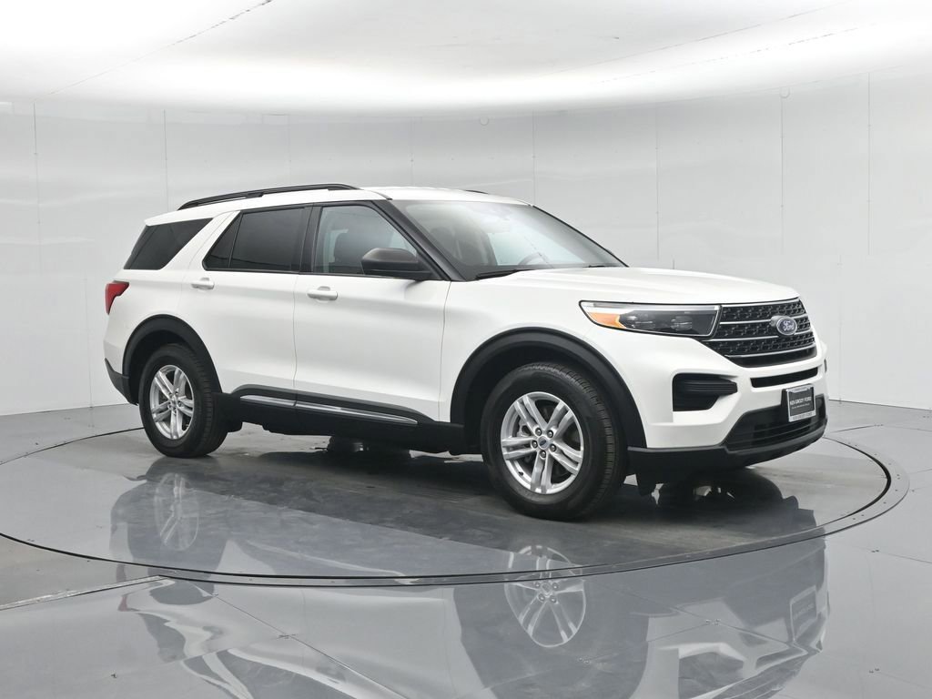 Certified 2023 Ford Explorer XLT image 3
