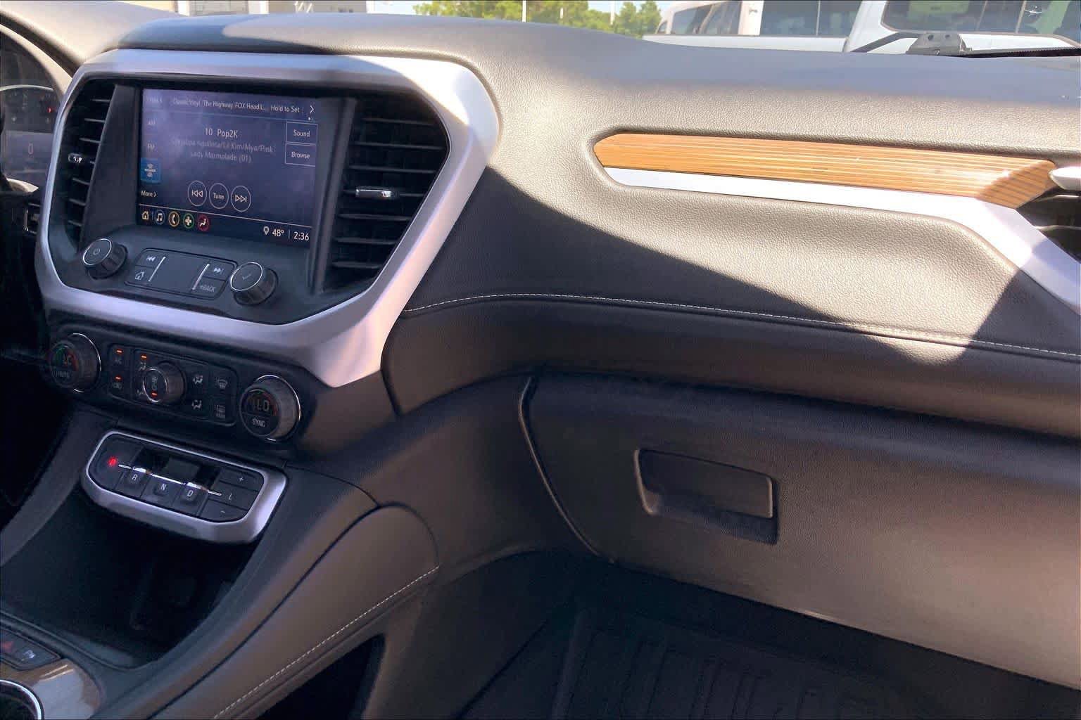 Used 2021 GMC Acadia SLE w/ Driver Convenience Package FWD image 19