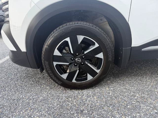 Used 2025 Nissan Kicks SV AWD/4WD image 22