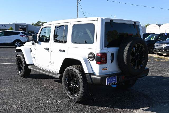 Used 2023 Jeep Wrangler Unlimited Sahara w/ Cold Weather Group AWD/4WD image 11