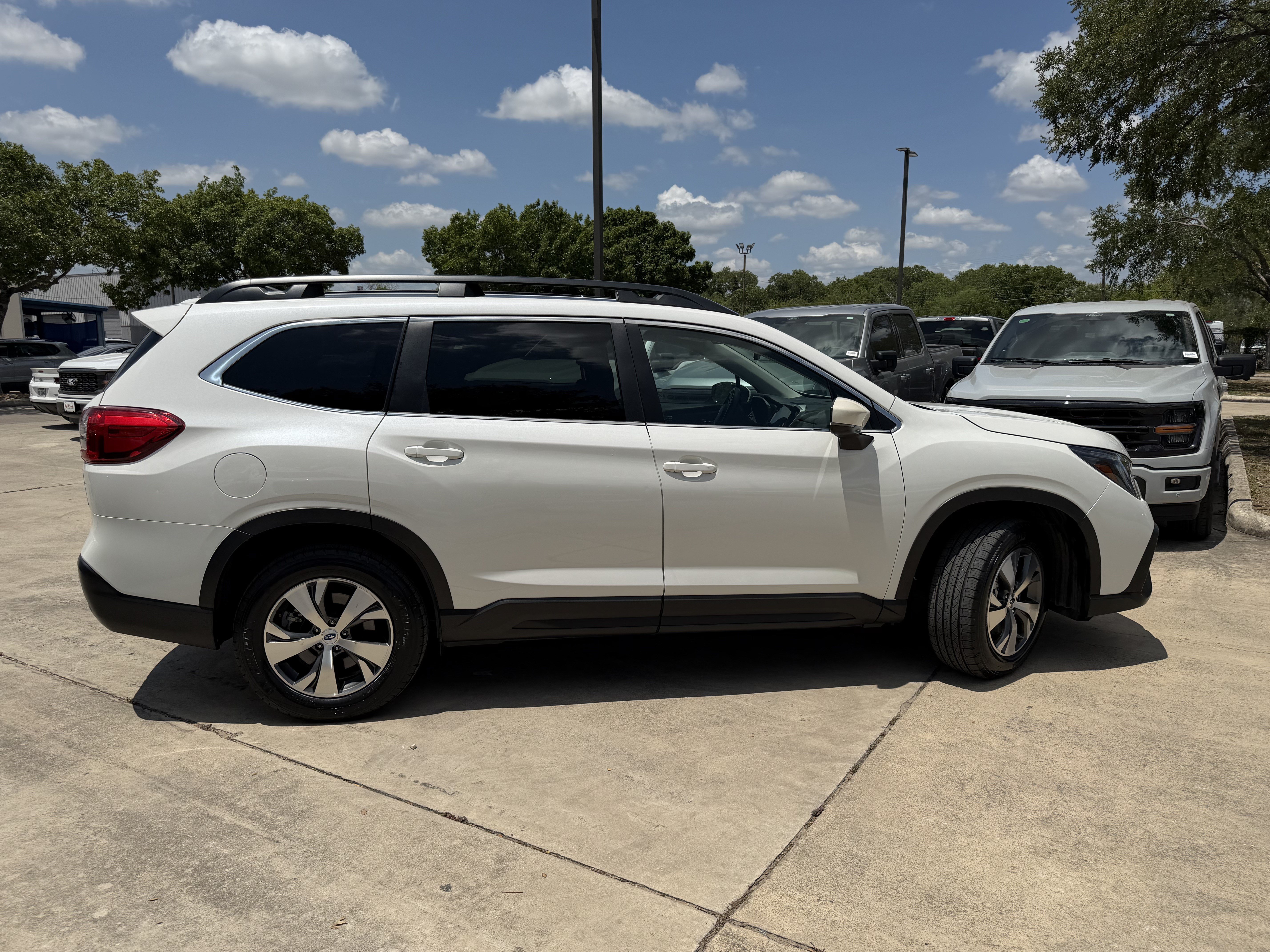 Used 2025 Subaru Ascent Premium AWD/4WD image 4