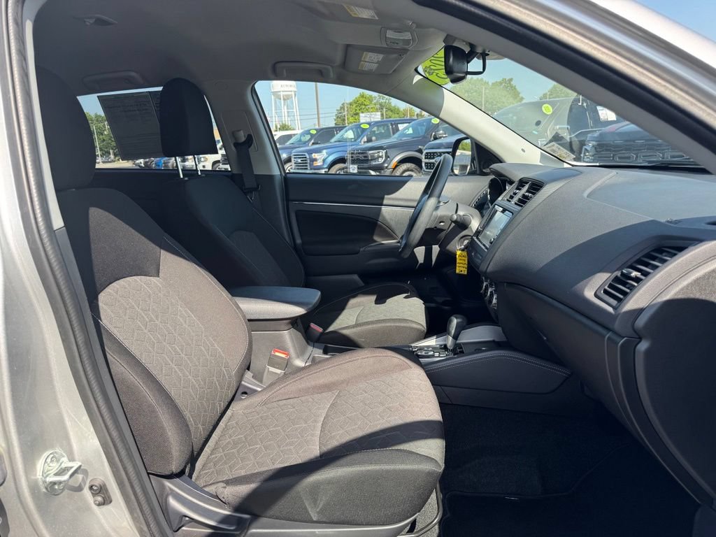 Used 2025 Mitsubishi Outlander Sport SE AWD/4WD image 16