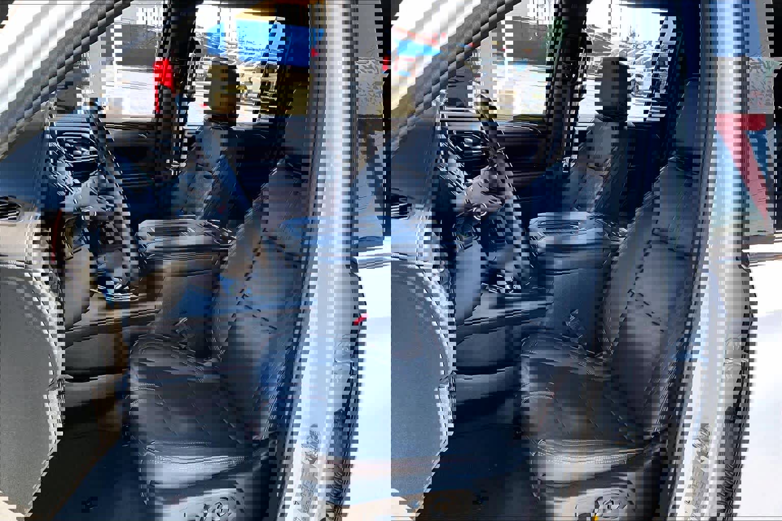 Used 2024 Chevrolet Suburban RST image 10