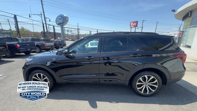 Certified 2023 Ford Explorer ST-Line AWD/4WD image 2