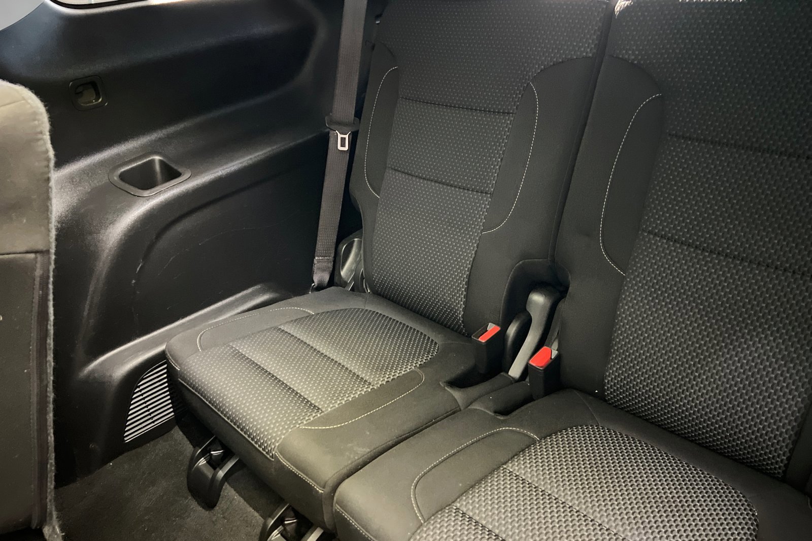 Used 2023 GMC Acadia SLE w/ Driver Convenience Package image 16