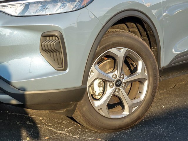 Certified 2026 Ford Escape ST-Line w/ Tech Pack #1 AWD/4WD image 4