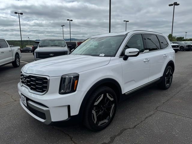 Used 2023 Kia Telluride S w/ S Sunroof Package FWD image 3