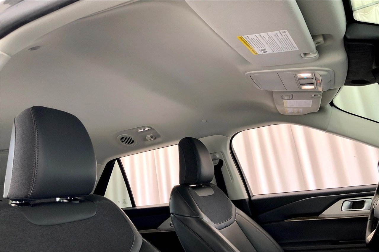 Certified 2025 Ford Explorer Active w/ Active Comfort Package RWD image 27