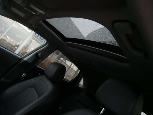 Used 2023 Hyundai Kona Limited AWD/4WD image 13
