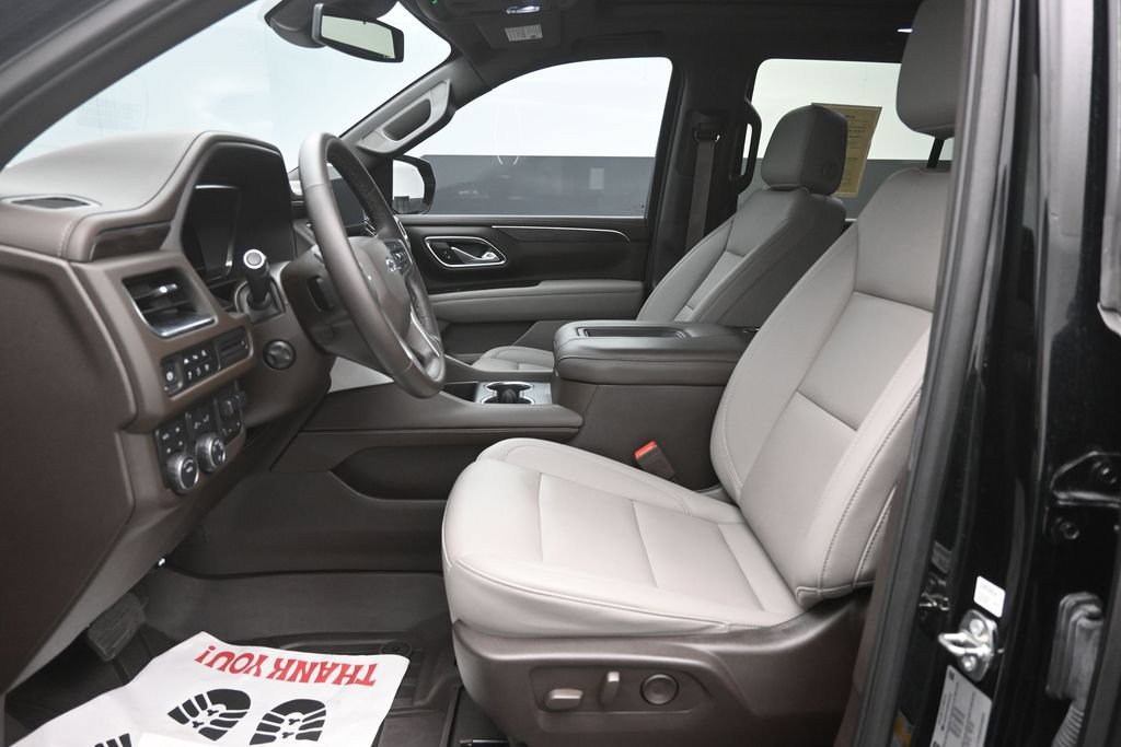 Used 2024 Chevrolet Tahoe Z71 w/ Luxury Package AWD/4WD image 18