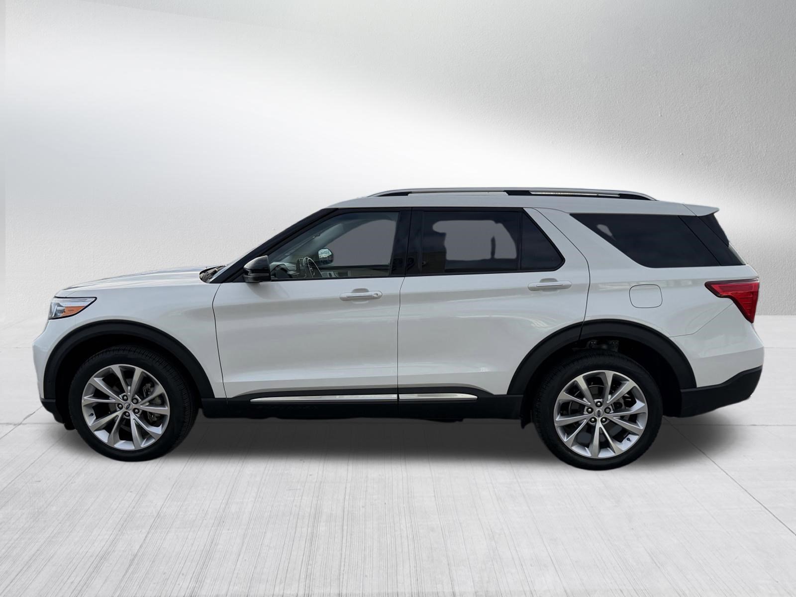 Certified 2023 Ford Explorer Platinum w/ Technology Package AWD/4WD image 3