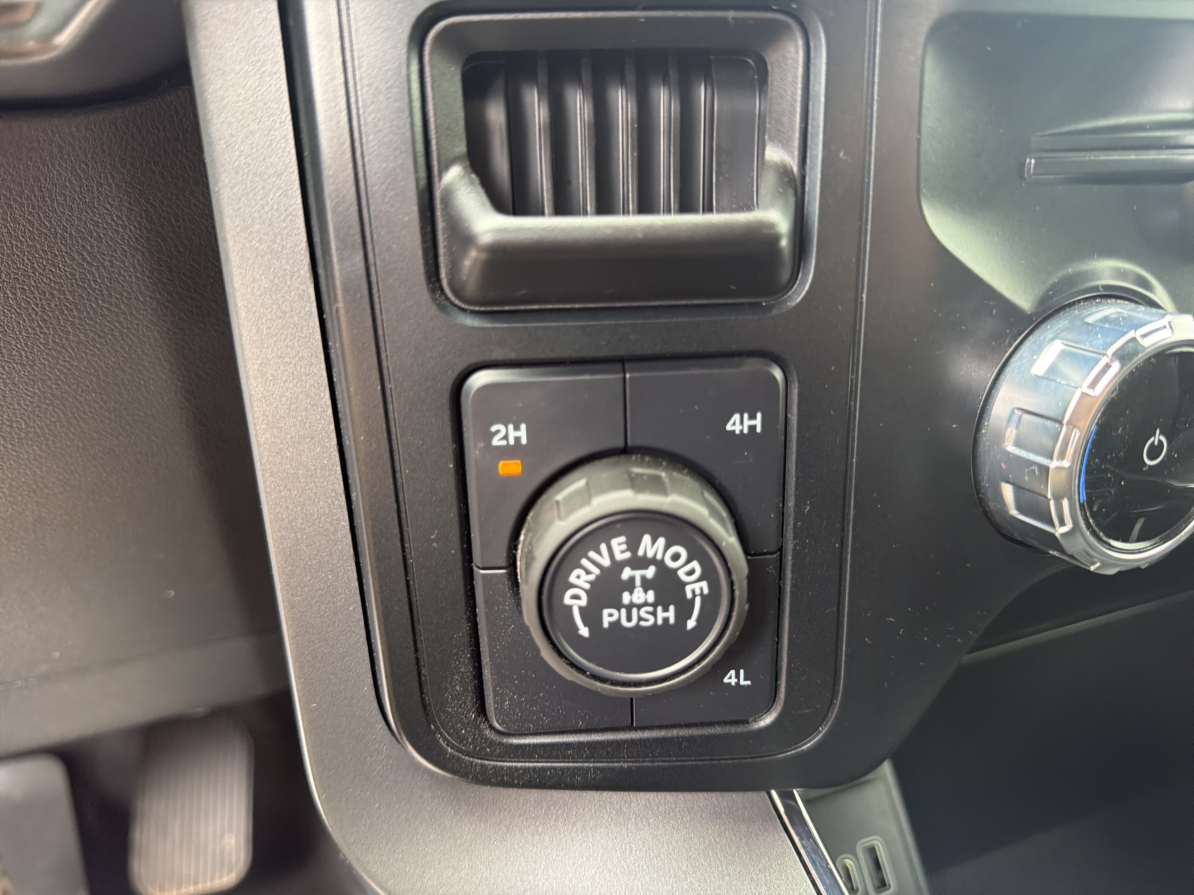 Certified 2025 Ford F150 XLT w/ Equipment Group 302A MID AWD/4WD image 25