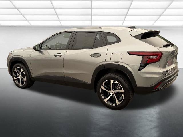 Used 2025 Chevrolet Trax RS FWD image 9