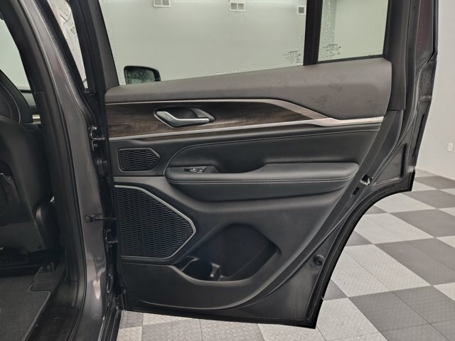 Used 2026 Jeep Grand Cherokee Limited AWD/4WD image 30