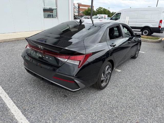 Used 2025 Hyundai Elantra Sport FWD image 8