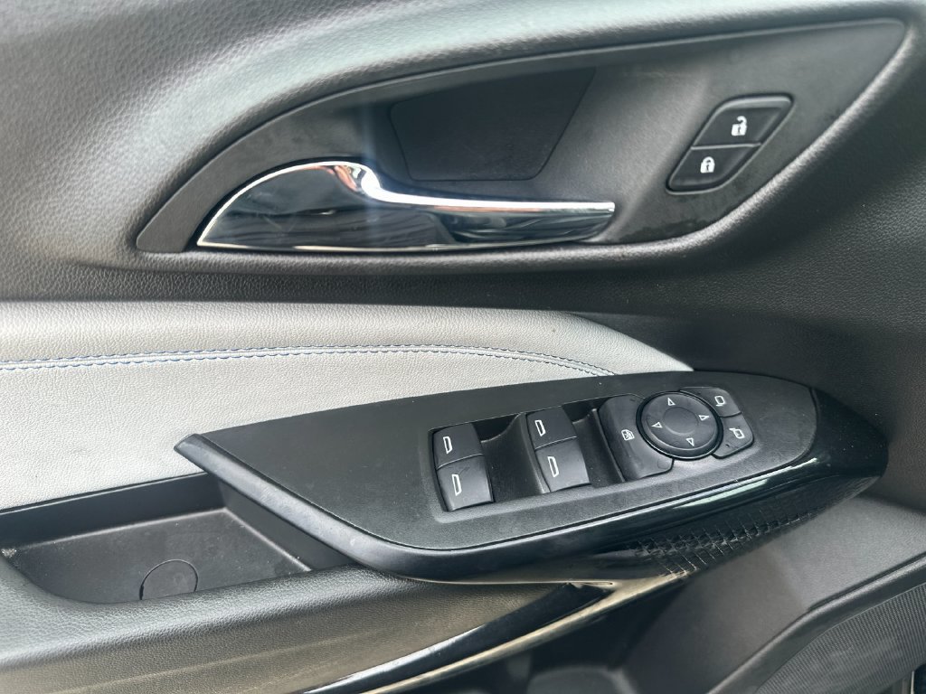 Used 2025 Chevrolet Trax LT w/ LT Convenience Package FWD image 10