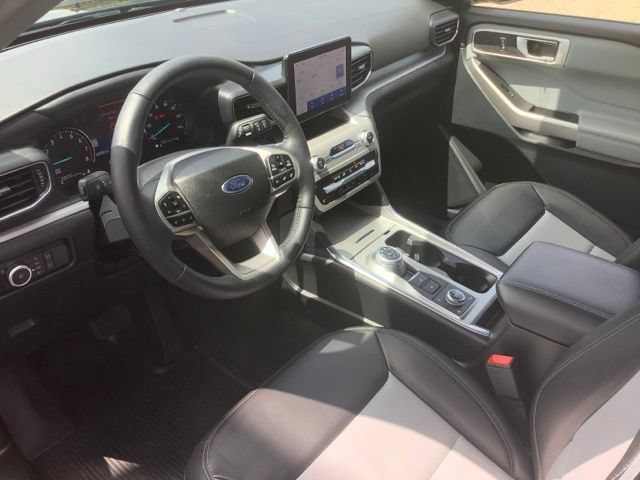 Certified 2023 Ford Explorer XLT w/ Equipment Group 202A AWD/4WD image 9