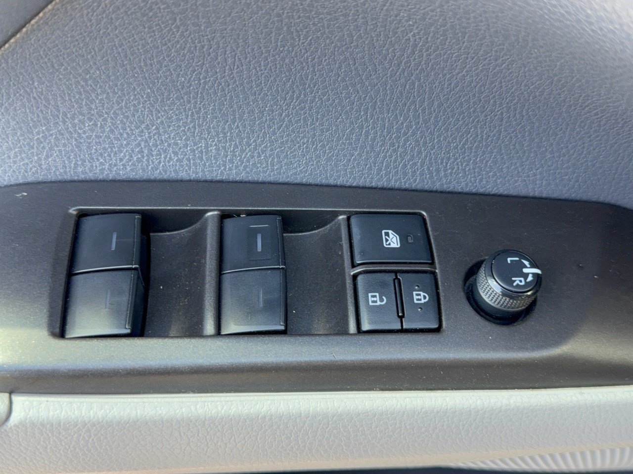 Used 2023 Toyota Camry SE FWD image 15