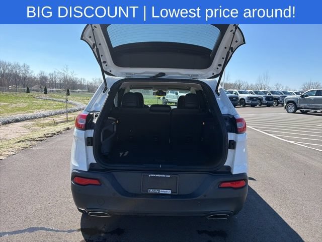 Used 2017 Jeep Cherokee Latitude w/ True North Edition AWD/4WD image 10