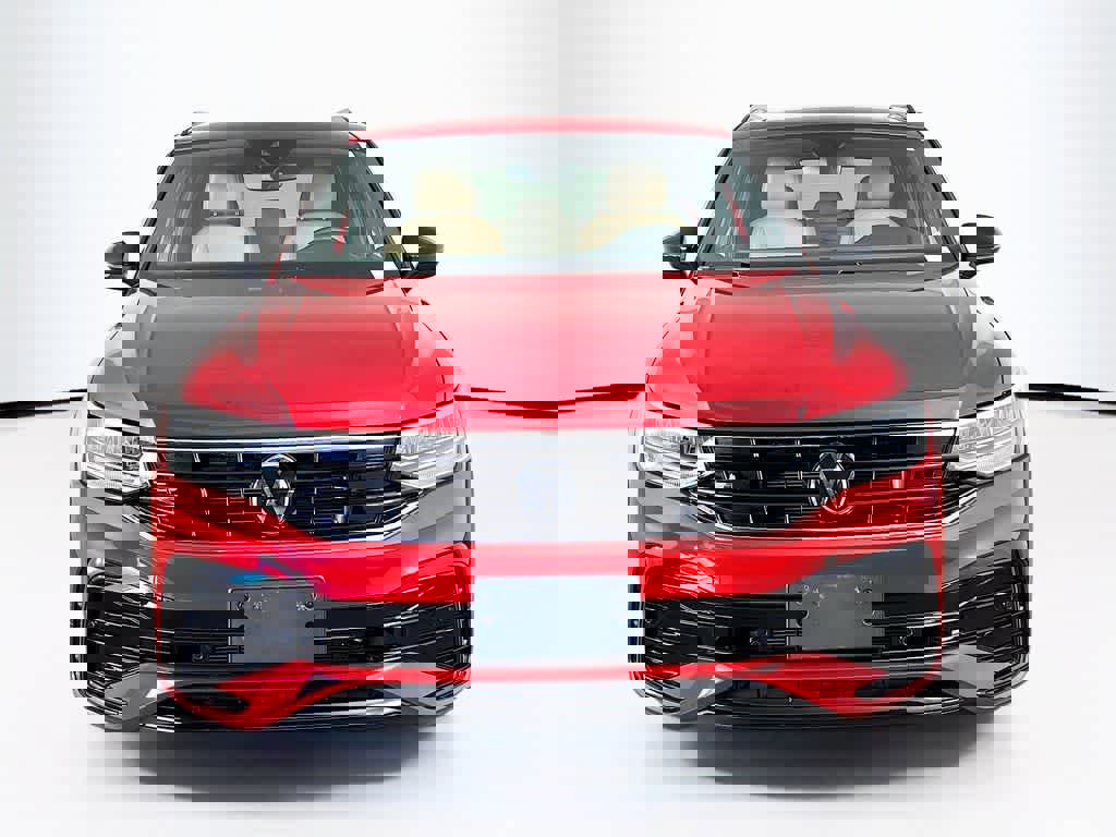 Used 2024 Volkswagen Tiguan SE R-Line image 8