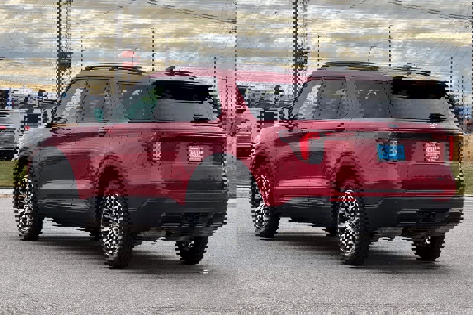 Certified 2025 Ford Explorer ST-Line image 3