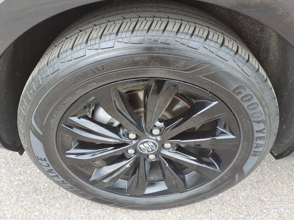 Used 2025 Buick Envista Sport Touring FWD image 4