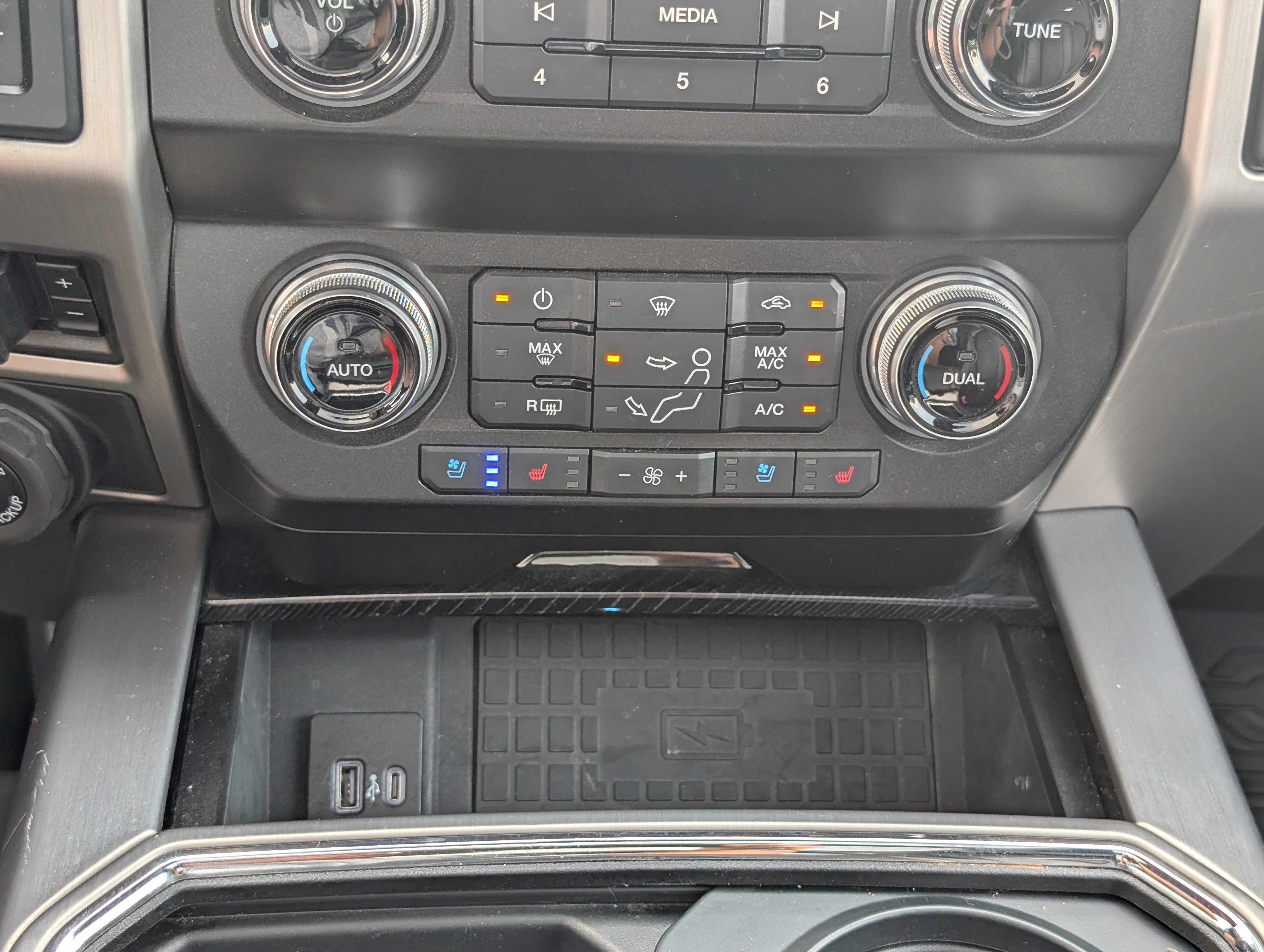 Certified 2021 Ford F250 Platinum w/ FX4 Off-Road Package AWD/4WD image 28