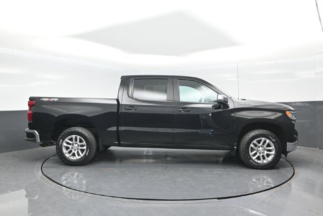 Used 2023 Chevrolet Silverado 1500 LT AWD/4WD image 3