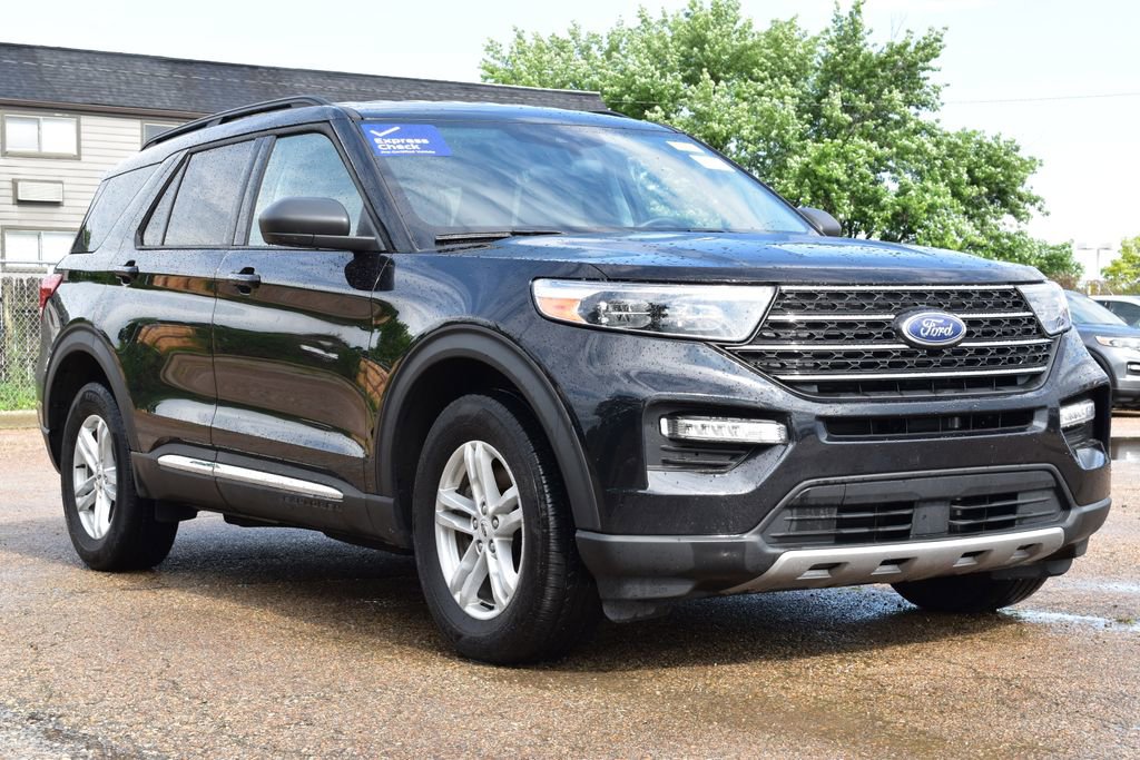 Certified 2024 Ford Explorer XLT w/ Equipment Group 202A AWD/4WD image 3