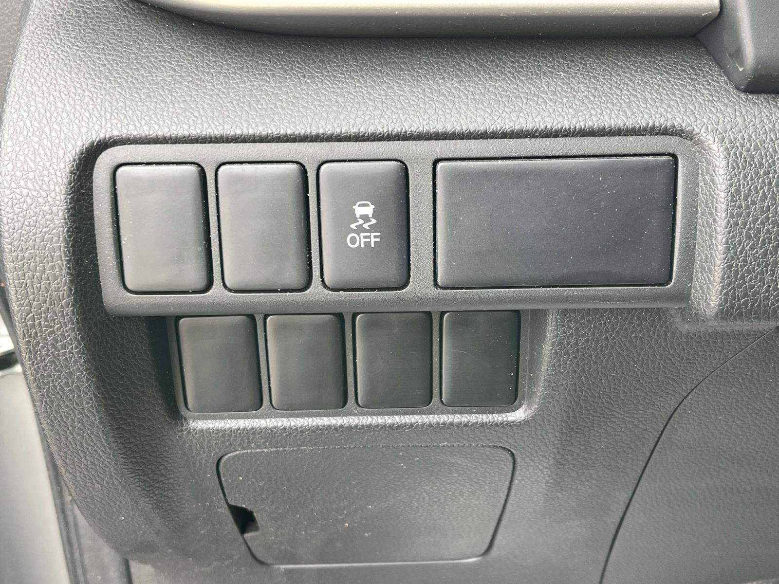 Used 2020 Mitsubishi Eclipse Cross LE image 28