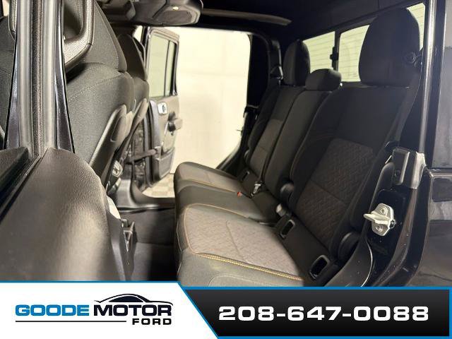 Used 2025 Jeep Gladiator Mojave w/ Convenience Group AWD/4WD image 20
